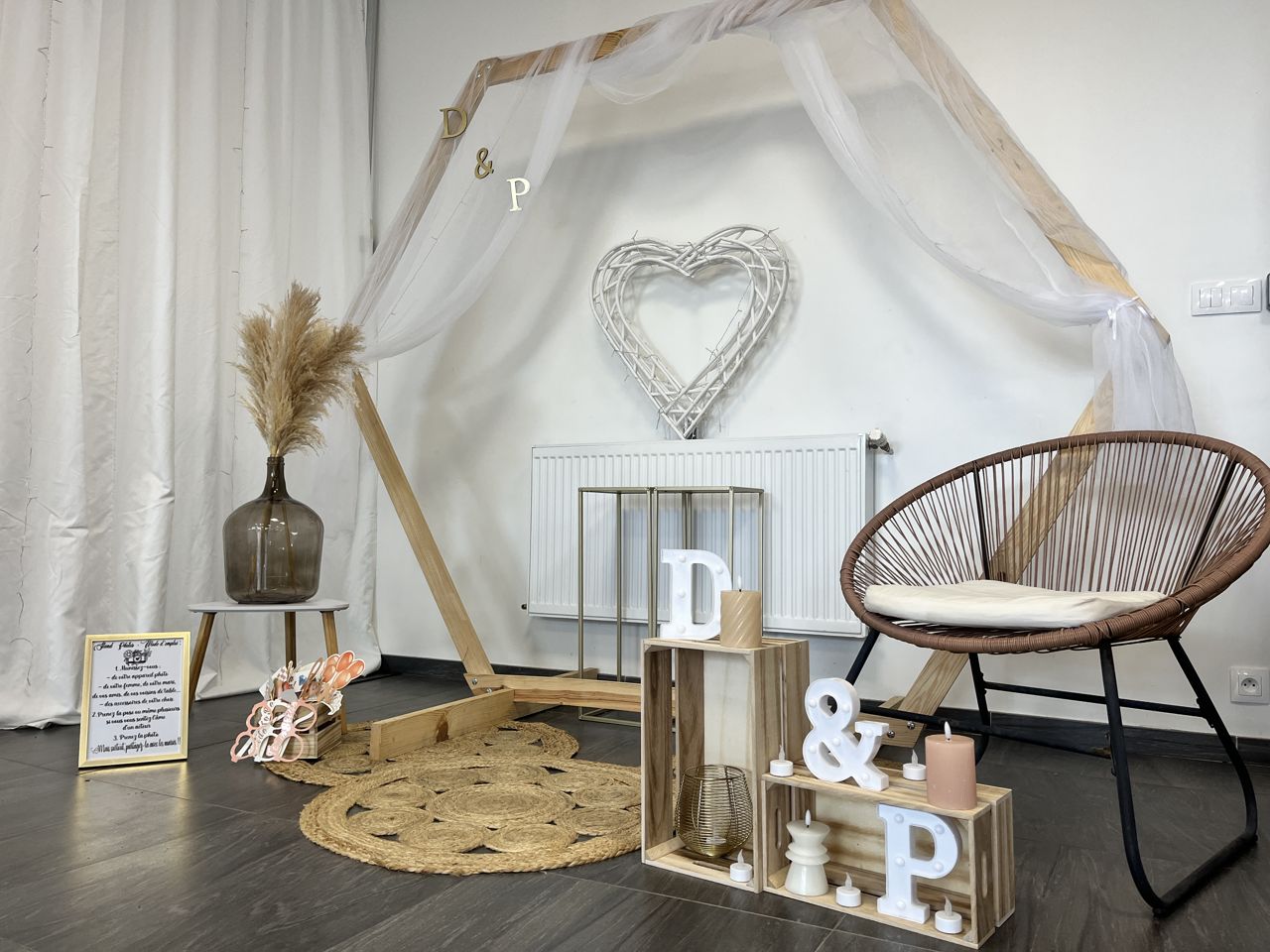 Décoration de table soignée pour une réception de mariage